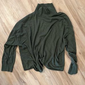 Lou & Grey Green Turtleneck